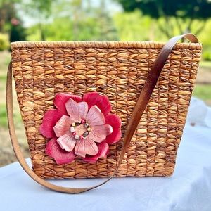 Host Pick 🎊🎉🍾 Vintage Braided Jute & Leather Beaded Flower Accent Hand Bag